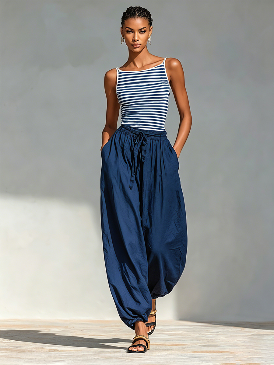 סט שני חלקים לנשים בצבעי Navy ולבן עם טופ סלים עם צווארון מרובע ומכנסי הרם עם חוט, תלבושת נופש מינימליסטית MDZ0518F8LYL