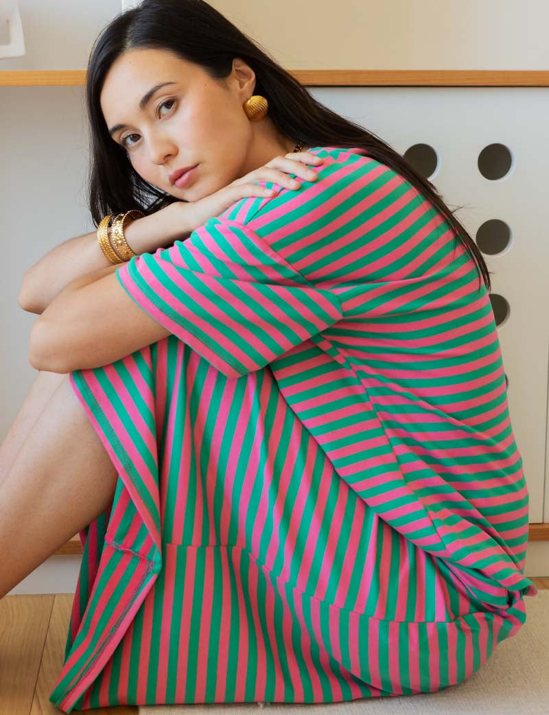 חולצת טי ירוקה ופוקסיה קונרד
