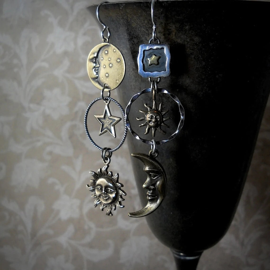 עגילי תלייה עם תליוני שמש וירח