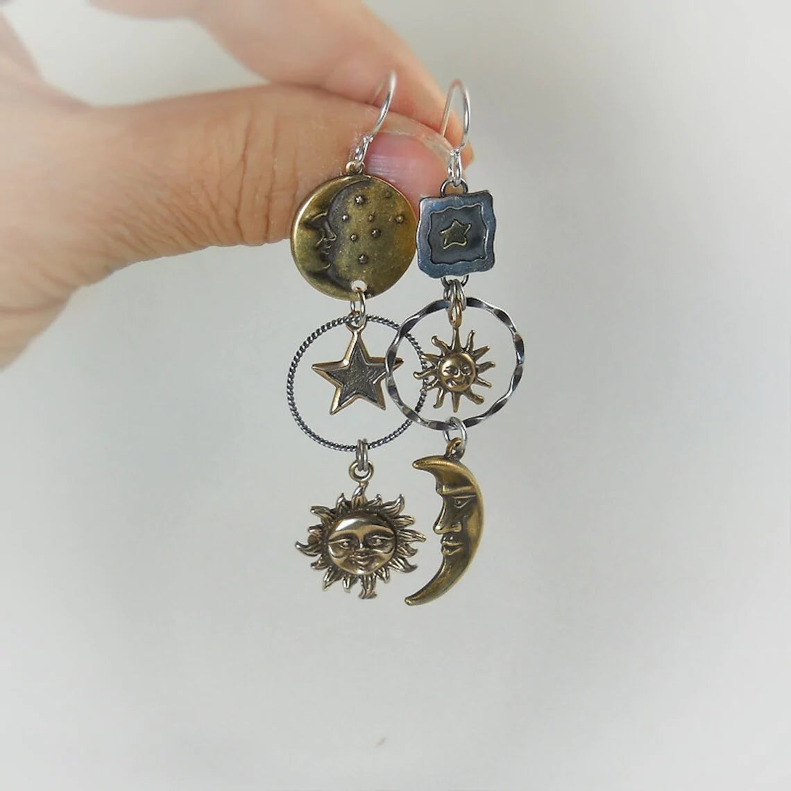 עגילי תלייה עם תליוני שמש וירח