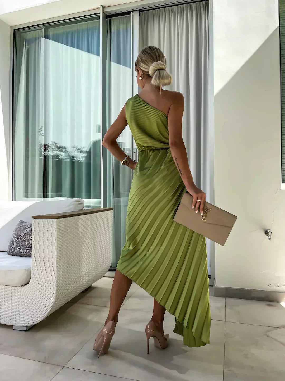 ג'ולייט | שמלת מידי עם כתף אחת קפלים לאורחות חתונה