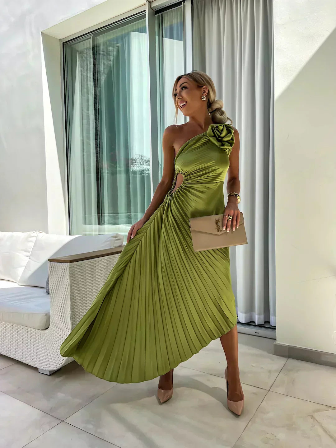 ג'ולייט | שמלת מידי עם כתף אחת קפלים לאורחות חתונה