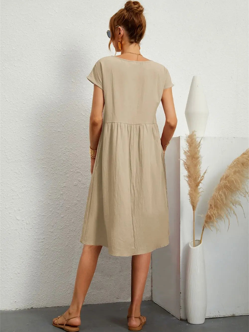 ססיליה | שמלת מידי A-Line עם שרוולים קצרים וכיסים צדדיים לנשים